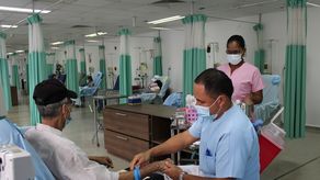 Personal de la CSS es capacitado en tratamientos de cáncer con energía atómica