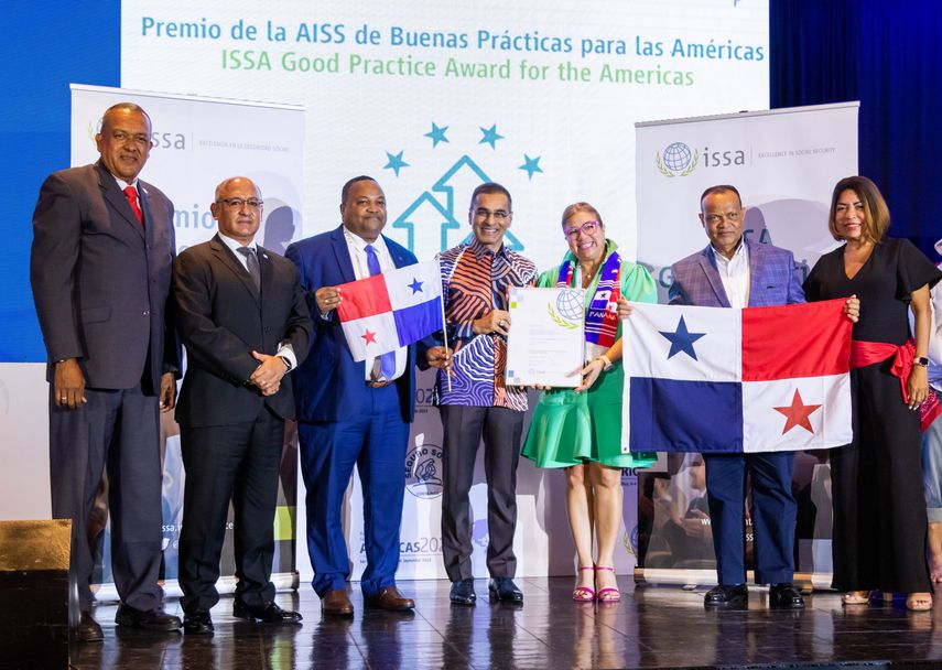 Caja del Seguro Social recibe cuatro premios en Costa Rica