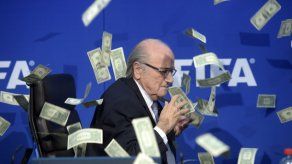 Ficalía suiza investiga a expresidente de la Fifa por préstamo de un millón de dólares