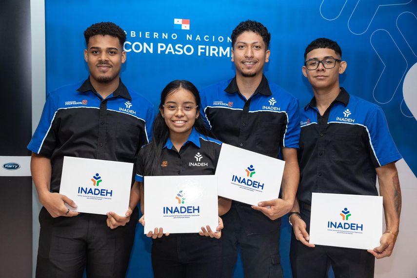 Jóvenes se preparan en cursos y programas brindados por el Inadeh. Jóvenes se preparan en cursos y programas brindados por el Inadeh.