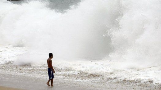 Tormenta tropical Grace se intensifica tras dejar daños menores en México