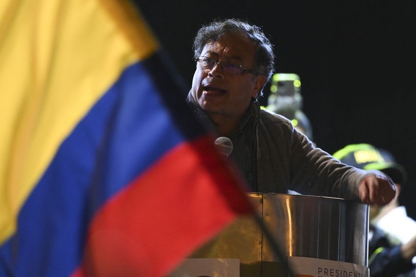 Colombia rechaza obras ilegales de la FARC
