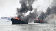 Densas columnas de humo se elevaron sobre las embarcaciones afectadas en Ecuador. AFP Densas columnas de humo se elevaron sobre las embarcaciones afectadas en Ecuador. AFP