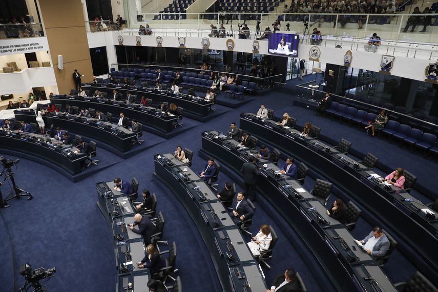 La reforma fue ratificada con 58 votos de 60 diputados de la Asamblea de El Salvador. EFE.