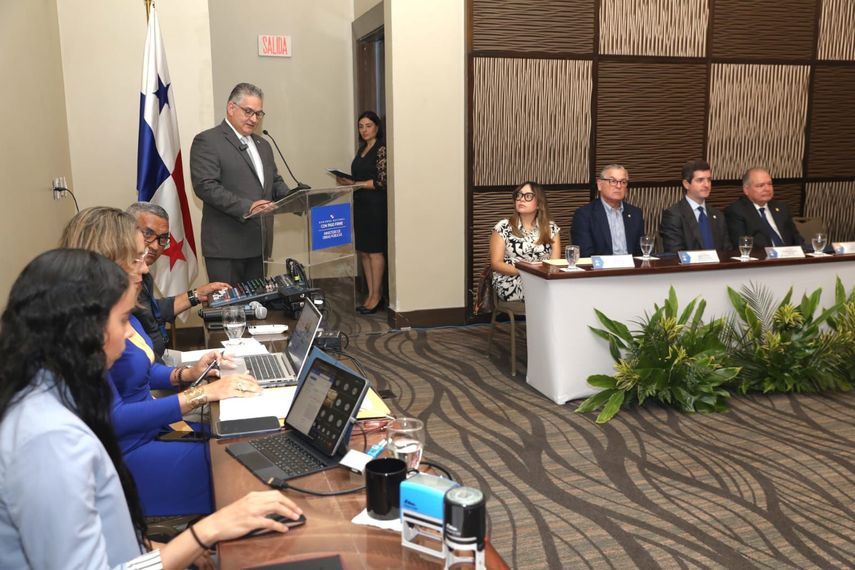 A nombre del Gobierno Nacional, el proceso de recepción de propuestas estuvo encabezado por el ministro de la Presidencia, Juan Carlos Orillac. A nombre del Gobierno Nacional, el proceso de recepción de propuestas estuvo encabezado por el ministro de la Presidencia, Juan Carlos Orillac.