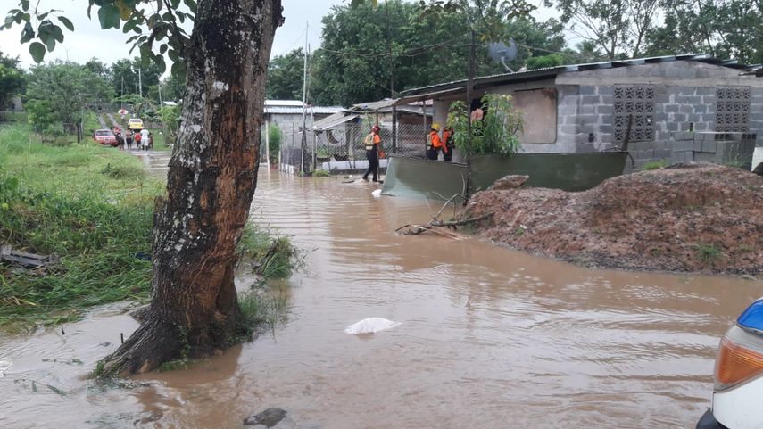Lluvias dejan inundaciones en diversos sectores del país.