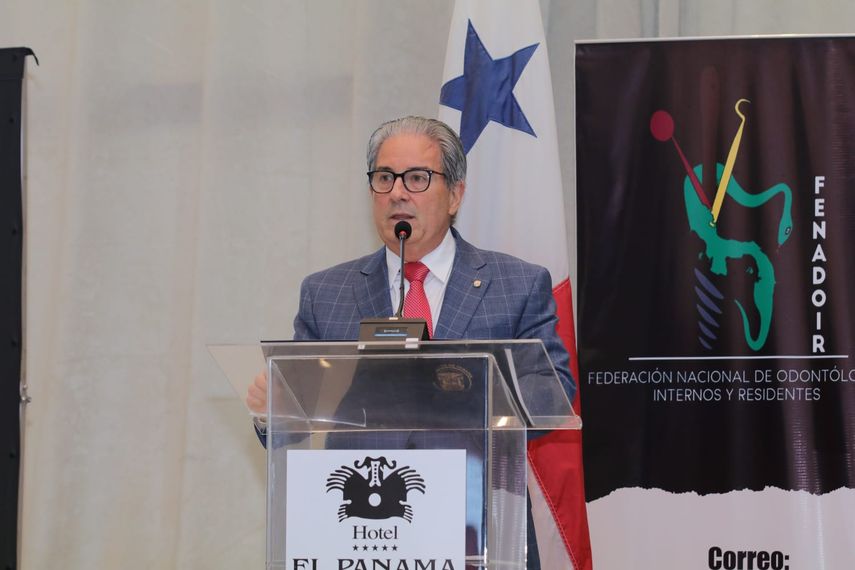 Ministro de Salud de Panamá, Fernando Boyd Galindo. Ministro de Salud de Panamá, Fernando Boyd Galindo.