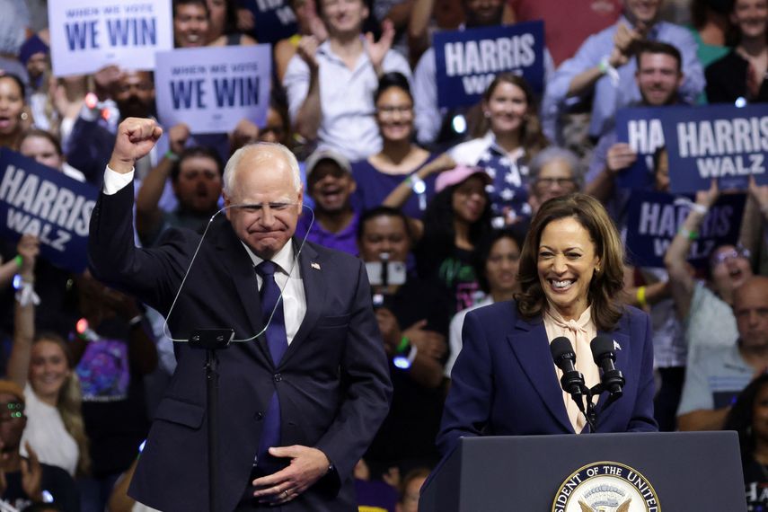 Kamala Harris y Tim Walz se presentan a los estadounidenses en su primer mitin