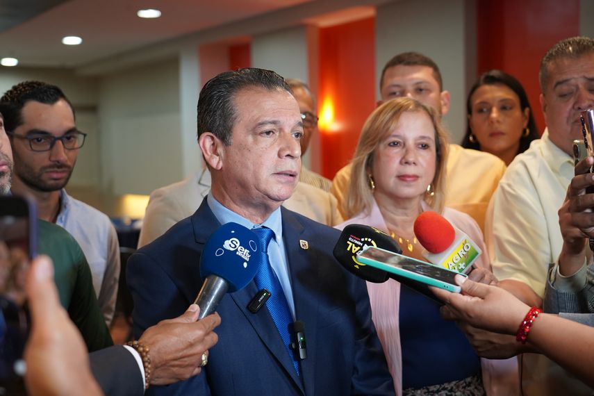 Ariel Espino, Gerente General del ISA realizó un conversatorio. Ariel Espino, Gerente General del ISA realizó un conversatorio.