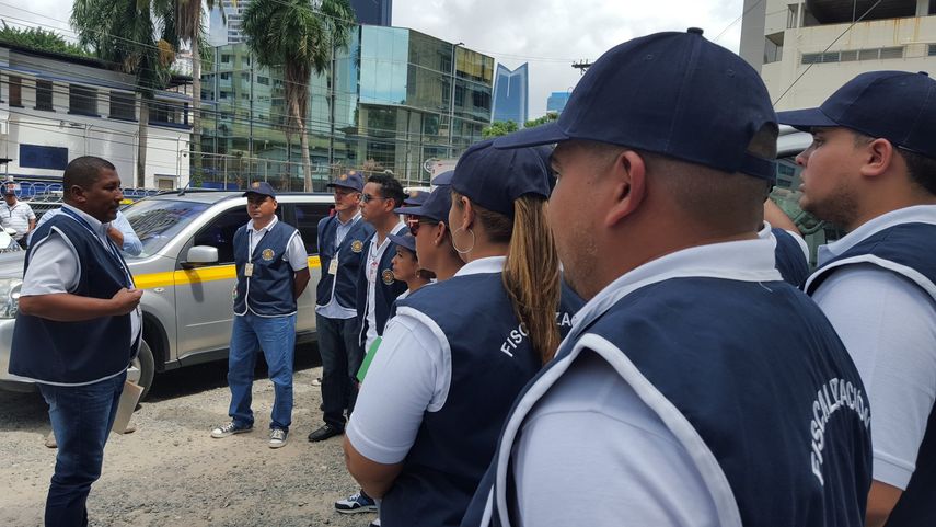 Durante este fin de semana largo por Semana Santa, la Contraloría General de la República pondrá en marcha un operativo a nivel nacional para asegurarse de que los vehículos del Estado no se estén usando para paseos familiares o fines personales. Durante este fin de semana largo por Semana Santa, la Contraloría General de la República pondrá en marcha un operativo a nivel nacional para asegurarse de que los vehículos del Estado no se estén usando para paseos familiares o fines personales.