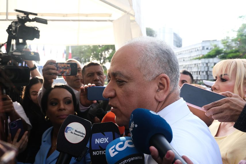 Luis Eduardo Camacho: No necesito hacer show ni pertenecer a una bancada grande