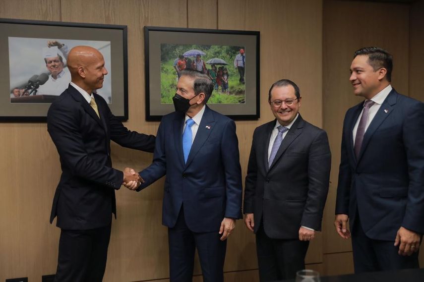 El presidente de la República, Laurentino Nito Cortizo, recibió la mañana de este jueves a Malcolm Muñoz, nuevo CEO de Citi Panamá; y a Pablo Del Valle. El presidente de la República, Laurentino Nito Cortizo, recibió la mañana de este jueves a Malcolm Muñoz, nuevo CEO de Citi Panamá; y a Pablo Del Valle.
