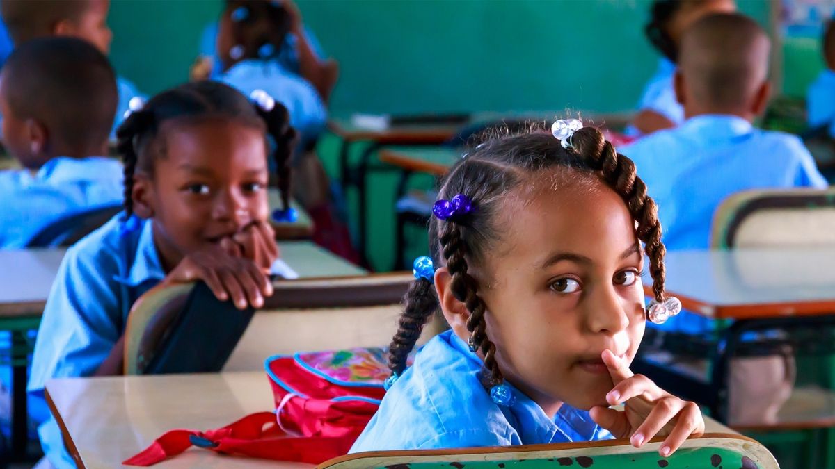 El Ministerio de Educación (Meduca) anunció que 12 regiones educativas retomarán progresivamente las clases presenciales el miércoles 21 de octubre de 2026, tras la suspensión de actividades por el terremoto del pasado 9 de octubre. El Ministerio de Educación (Meduca) anunció que 12 regiones educativas retomarán progresivamente las clases presenciales el miércoles 21 de octubre de 2026, tras la suspensión de actividades por el terremoto del pasado 9 de octubre.