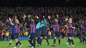 Barcelona remonta al Real Madrid y acaricia la Liga