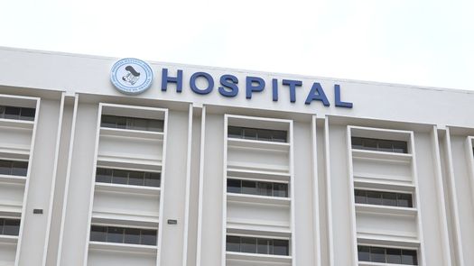 Directivos, patronos y personal del centro médico mostraron su preocupación en conferencia de prensa ante la crisis por el recorte presupuestario del Hospital Obaldía.