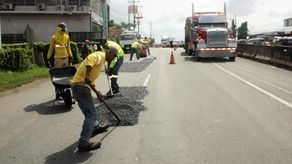 MOP repara vías en carretera Panamericana