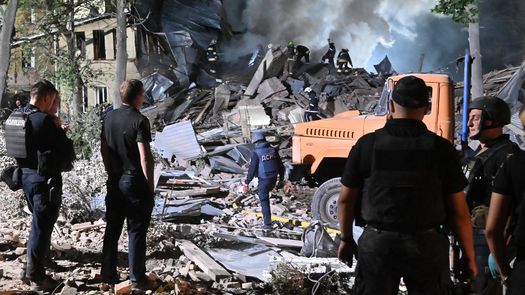 Bombardeo deja 25 muertos en Ucrania antes de que Rusia formalice anexión de cuatro regiones