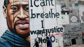 Expolicía Derek Chauvin esposado y detenido tras veredictos de culpabilidad