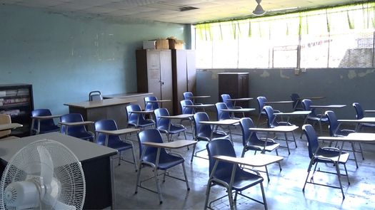 Por quinto año consecutivo, los estudiantes del centro educativo Antonio José de Sucre en David, tendrán que ser reubicados debido a que los trabajos de construcción no han terminado.