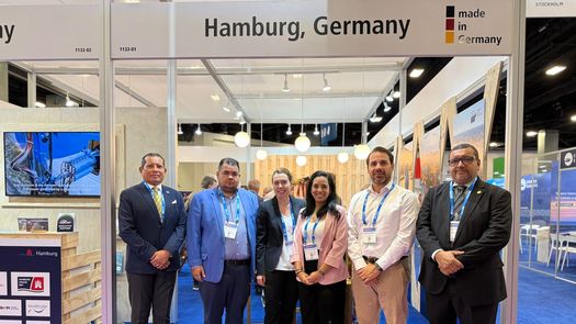 Una delegación de la Universidad Marítima Internacional de Panamá (UMIP), encabezada por el vicerrector académico Roberto Aparicio se reunió con representantes de BSM Cruise Services, empresa internacional dedicada a la gestión integral de los aspectos técnicos, náuticos, hoteleros, de catering y de la tripulación de los cruceros. Una delegación de la Universidad Marítima Internacional de Panamá (UMIP), encabezada por el vicerrector académico Roberto Aparicio se reunió con representantes de BSM Cruise Services, empresa internacional dedicada a la gestión integral de los aspectos técnicos, náuticos, hoteleros, de catering y de la tripulación de los cruceros.