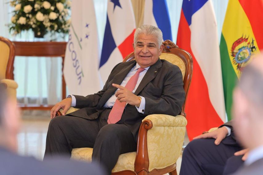 Mulino formaliza el interés de Panamá por participar en el Mercosur