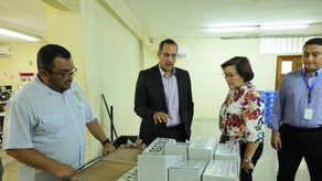 ATTT supervisó la entrega del primer lote de placas.