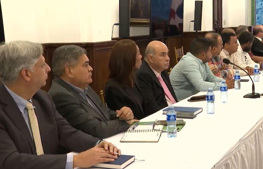 Miembros del sector transporte se reunieron con el Gobierno.