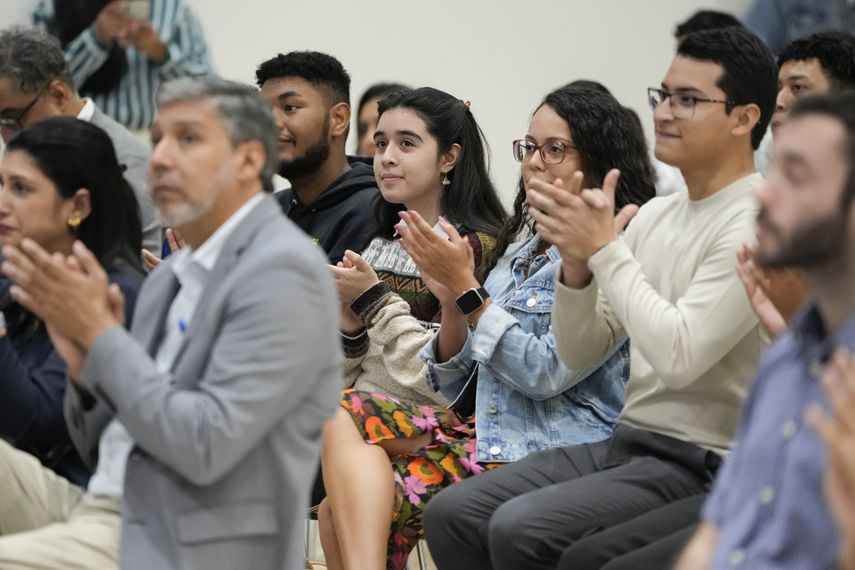 "Futuro en marcha": diálogo multisectorial impulsa la educación tecnológica en Panamá "Futuro en marcha": diálogo multisectorial impulsa la educación tecnológica en Panamá