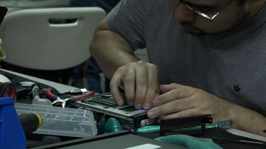 Los artículos electrónicos pueden llevarse a centros de reciclaje.