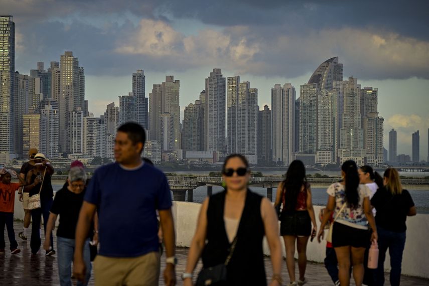 La inflación en Panamá registró una variación mensual del 0,1 % en diciembre de 2025, impulsada por la subida de los precios en sectores como alimentos y bebidas no alcohólicas, servicios públicos y comunicaciones, lo que dejó la tasa del año en -0,2 %, informó este viernes el Instituto Nacional de Estadísticas y Censo (Inec).