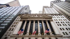 Wall Street cierra en rojo tras caída global de Microsoft