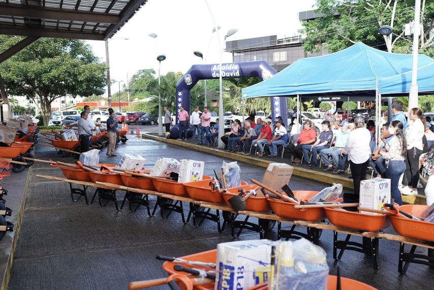 Dentro de los objetivos principales del proyecto de huertos comunitarios sostenibles de la alcaldía de David se contempla también
