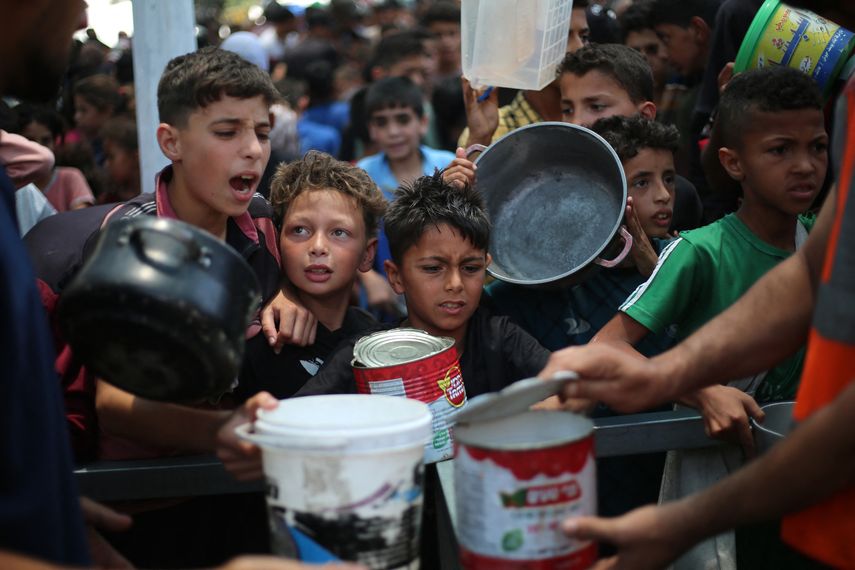 Israel desmintió este miércoles las acusaciones que señalan su responsabilidad en la "hambruna masiva" en la Franja de Gaza y señaló que Hamás provoca una escasez deliberada en este territorio palestino. Israel desmintió este miércoles las acusaciones que señalan su responsabilidad en la "hambruna masiva" en la Franja de Gaza y señaló que Hamás provoca una escasez deliberada en este territorio palestino.