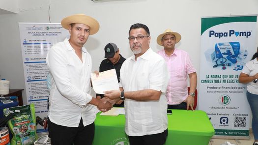El Banco de Desarrollo Agropecuario (BDA) entregó cheques de préstamos a pequeños productores de Azuero con el fin de impulsar la producción ganadera, cultivos de ñame y maíz mecanizado por un monto de B/.161,497.58.