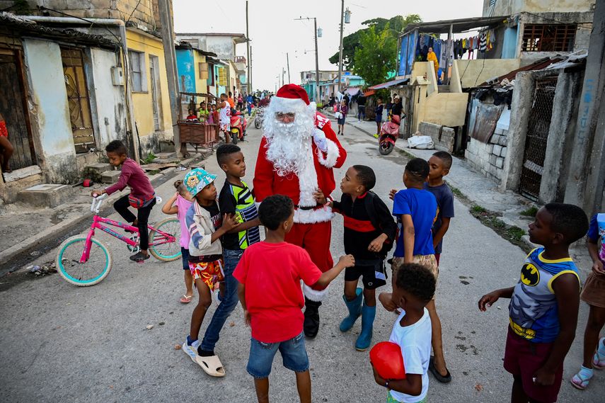 Cuba: Padres hacen magia para esta Navidad