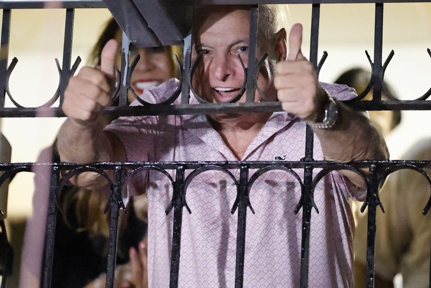 Panamá dice que Nicaragua dejó vencer permiso de Martinelli para viajar como asilado Panamá dice que Nicaragua dejó vencer permiso de Martinelli para viajar como asilado