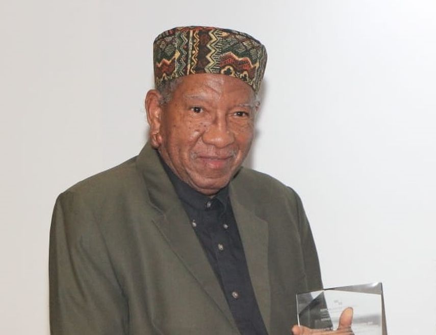 La futbolista Marta Cox y el sociólogo Gerardo Maloney serán los abanderados del 3 y 4 de noviembre; el profesor Nils Castro será el orador del 2 de noviembre. Foto: Cortesía/Telemetro Reporta La futbolista Marta Cox y el sociólogo Gerardo Maloney serán los abanderados del 3 y 4 de noviembre; el profesor Nils Castro será el orador del 2 de noviembre. Foto: Cortesía/Telemetro Reporta