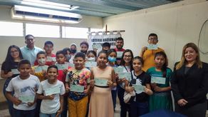 La LNB benefició a estudiantes de escasos recursos, que estudian en diferentes planteles educativos y que son hijos de billeteros y funcionarios de la entidad.