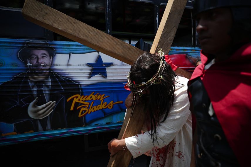 Semana Santa: Un vapuleado Jesús recorre Panamá