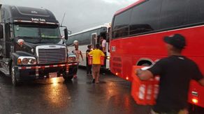 Grupos de la comarca Ngäbe-Buglé tienen la vía interamericana cerrada en Chiriquí, impidiendo el paso de migrantes que viajan desde Darién, por lo cual el Servicio Nacional de Migración (SNM) hizo un llamado a la cordura a los protestantes.