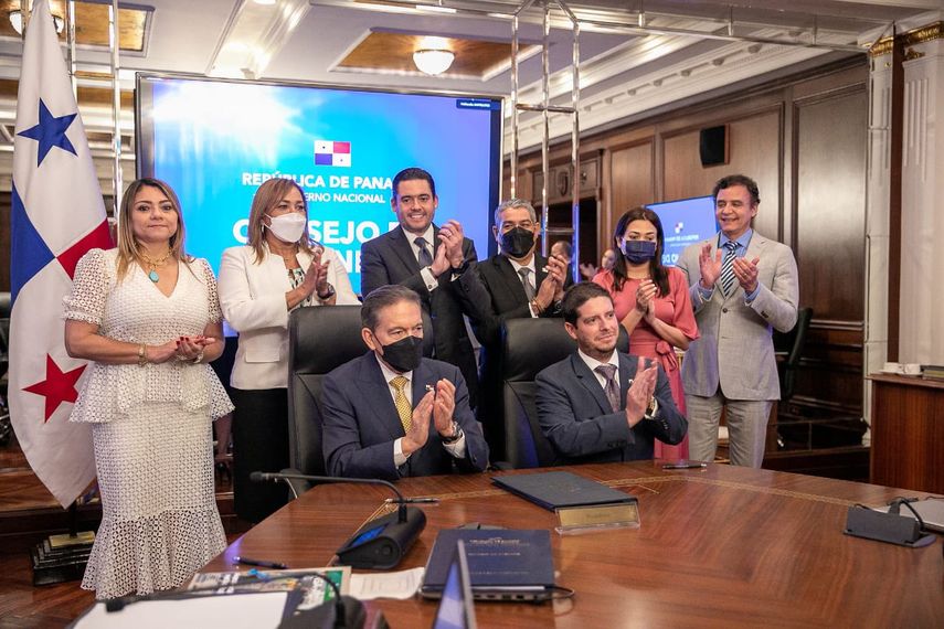 Nito Cortizo firma Decreto de rebaja para 170 medicamentos