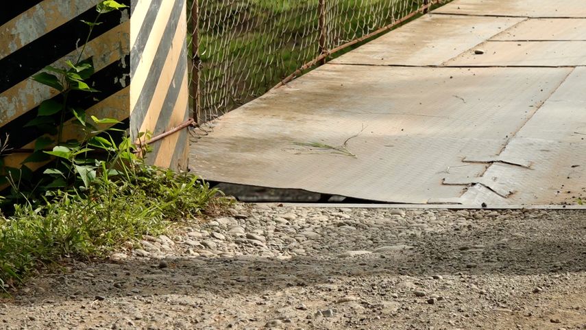 El puente colgante de San Lorenzo cabecera, en la provincia de Chiriquí data de los años 80. El puente colgante de San Lorenzo cabecera, en la provincia de Chiriquí data de los años 80.