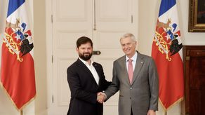 El presidente de Chile, Gabriel Boric, y el presidente electo, José Antonio Kast, se reunieron este lunes en el palacio de Gobierno para empezar su transición entre ambos Gobiernos que culminará el 11 de marzo, cuando el ultraderechista asumirá el poder.