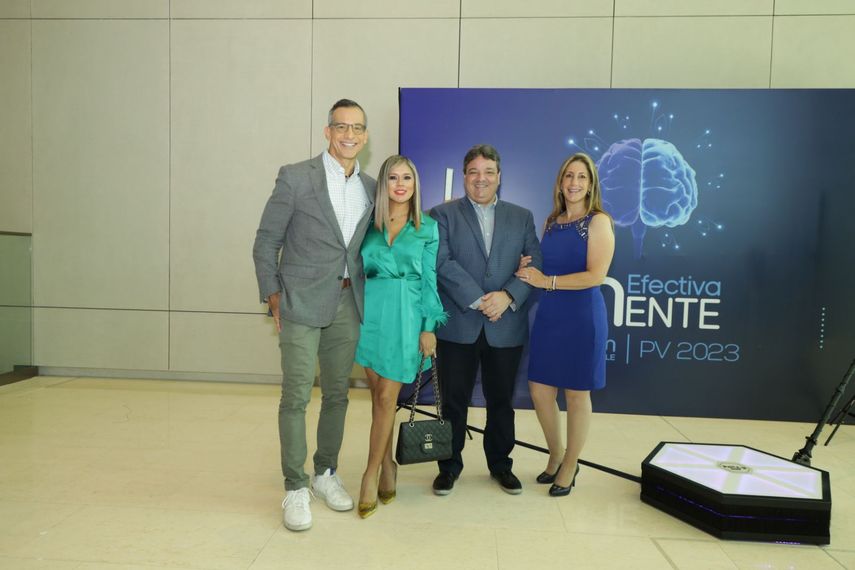 Carlos Araúz y Susan E. Castillo de ECO, estuvieron presentes en la preventa de Medcom Cable.