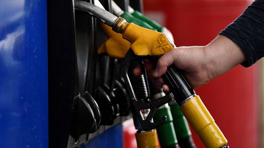 Gasolina de 95 octanos subirá $0.58 el galón, 91 octanos $0.49 y el diésel baja $0.22 este viernes