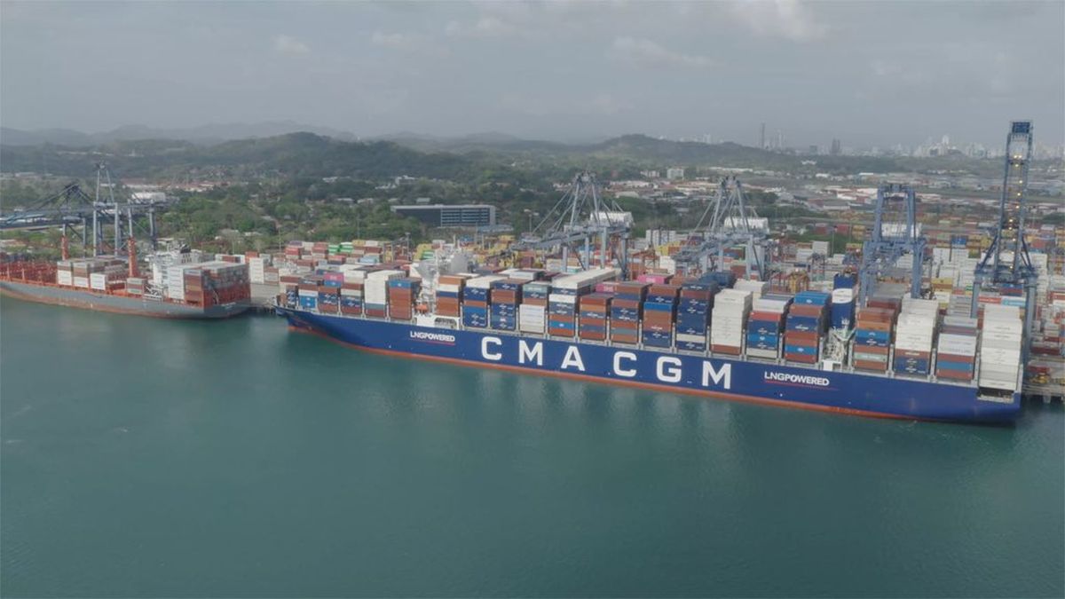 Los dos puertos cercanos al Canal de Panamá que cambiaron de operador esta semana tras la salida del conglomerado chino CK Hutchison luego de que su concesión fue anulada por el Supremo panameño, han restablecido sus operaciones, informaron este sábado las autoridades. Los dos puertos cercanos al Canal de Panamá que cambiaron de operador esta semana tras la salida del conglomerado chino CK Hutchison luego de que su concesión fue anulada por el Supremo panameño, han restablecido sus operaciones, informaron este sábado las autoridades.