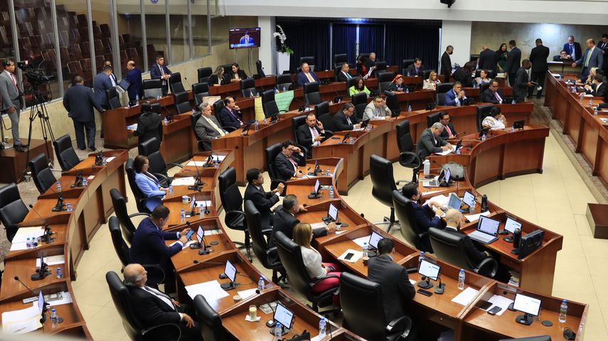 El nuevo Código Procesal Penal fue aprobado por el pleno de la Asamblea Nacional con 40 votos a favor y no tuvo votos en contra ni tuvo abstenciones. El nuevo Código Procesal Penal fue aprobado por el pleno de la Asamblea Nacional con 40 votos a favor y no tuvo votos en contra ni tuvo abstenciones.