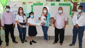 Estudiantes en Veraguas reciben beca para erradicar el trabajo infantil