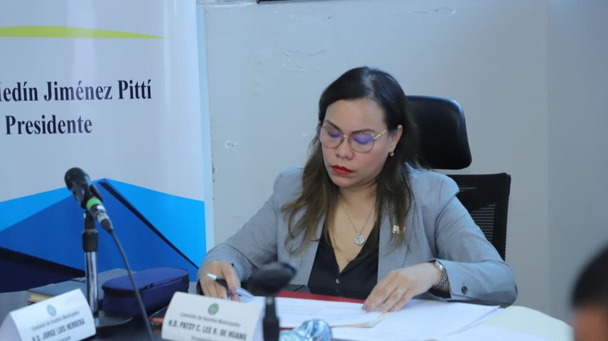 Avanza en la Asamblea propuesta que busca regular la buhonería en Panamá