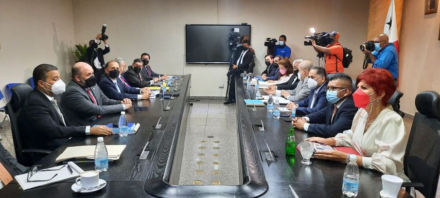 Reformas electorales: inicia reunión diputados y magistrados